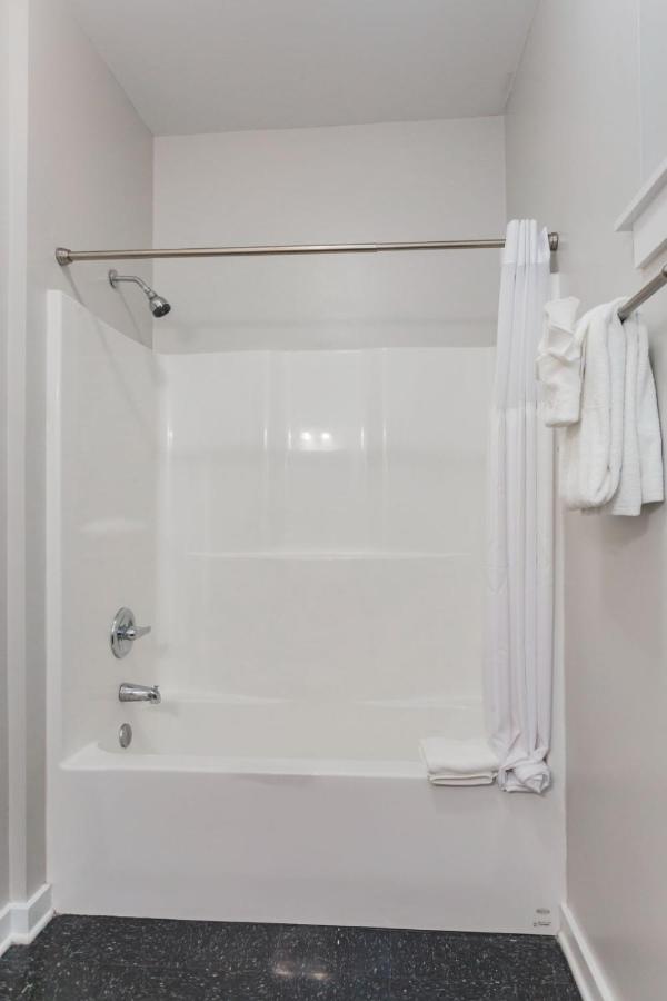 Cozysuites Music Row Spacious 1br With Free Parking 60 *